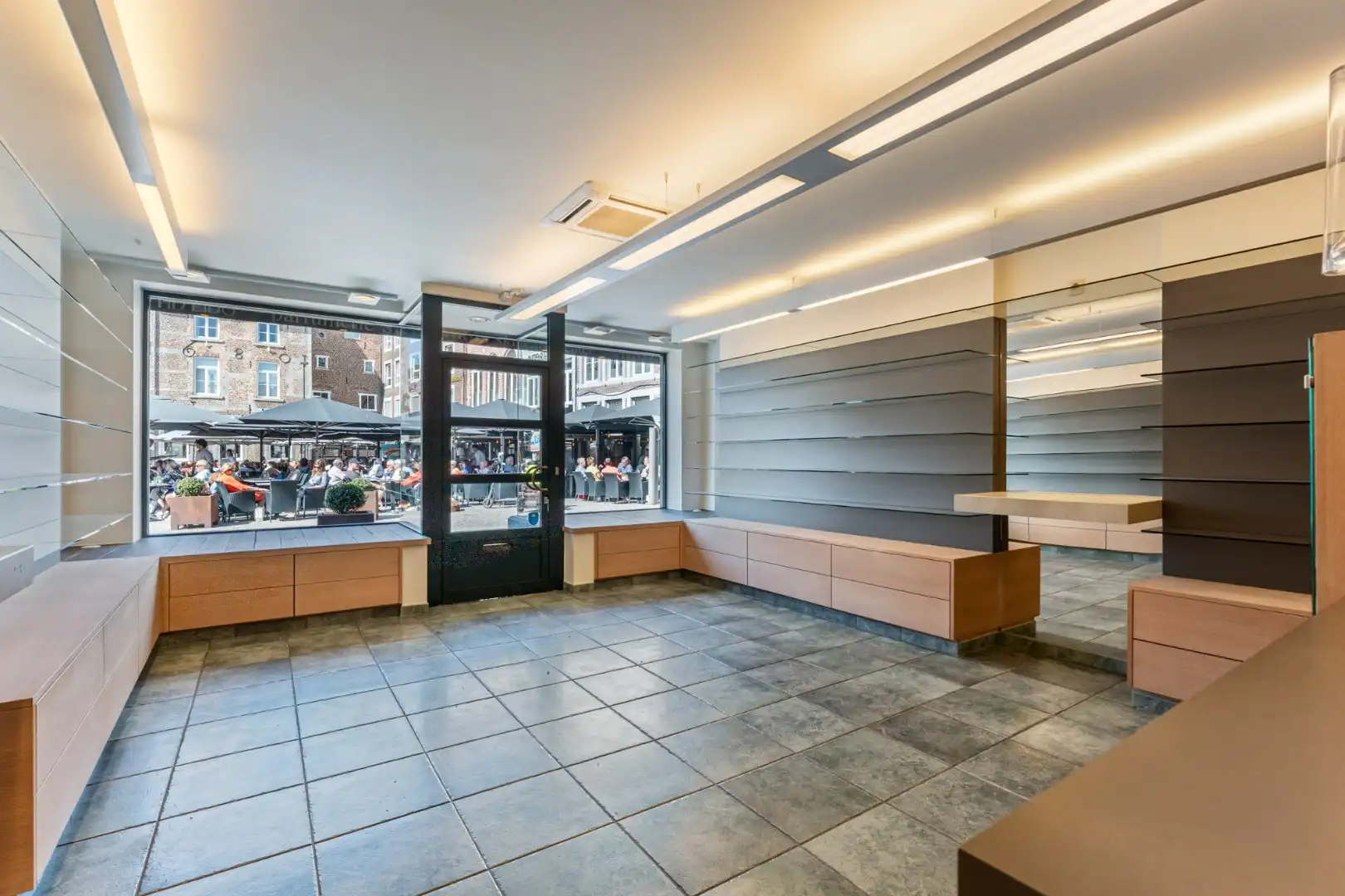 Handelshuis op commerciële topligging aan de Grote Markt  foto 2