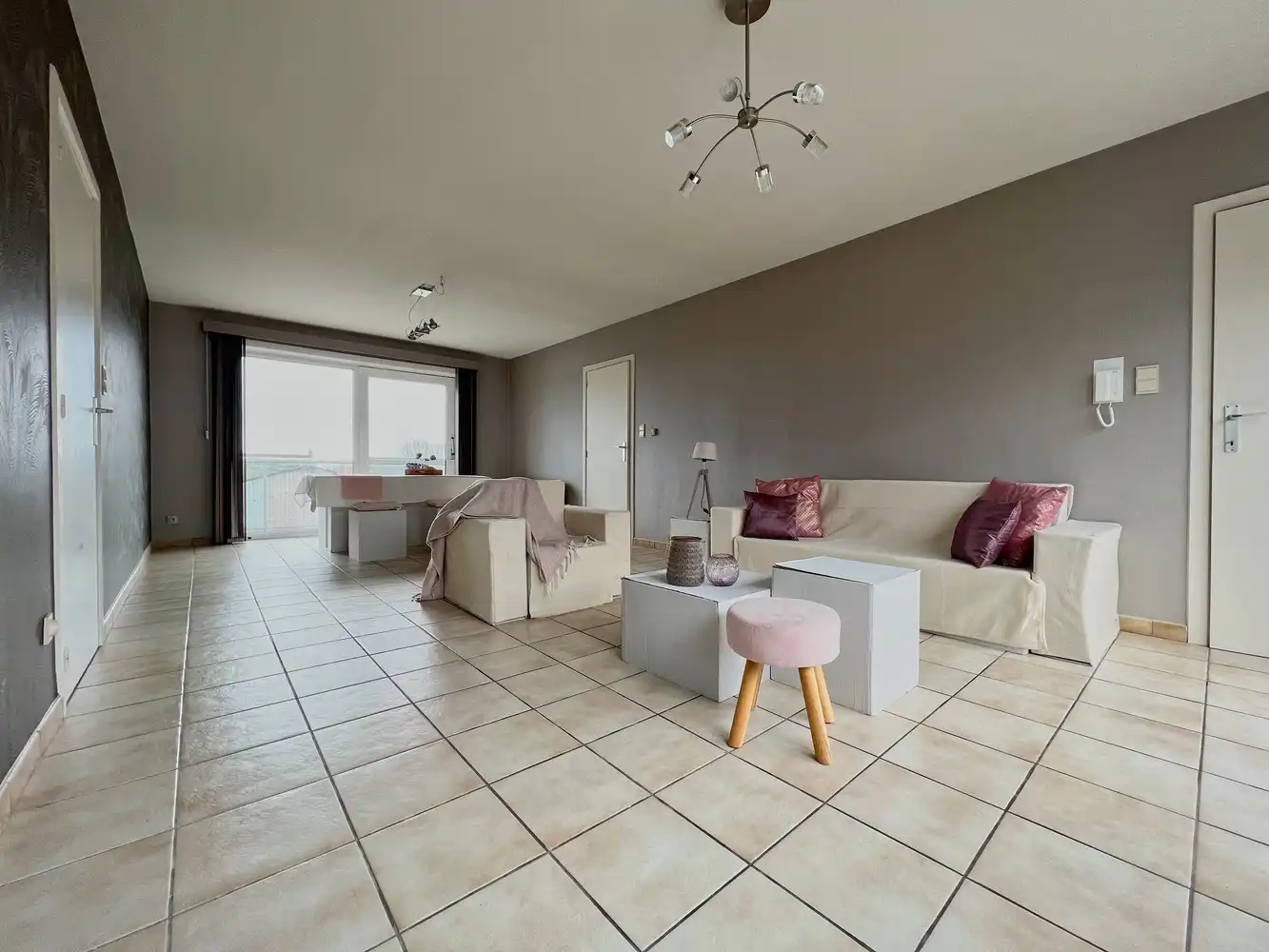 Lichtrijk en ruim appartement met 2 slpks. + terras! foto {{pictureIndex}}