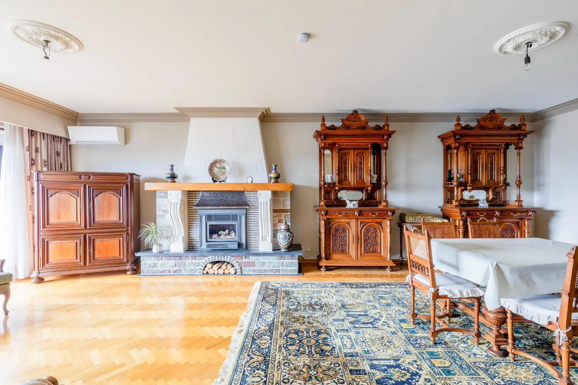 Bijzonder ruim appartement met zuidgericht terras foto 5