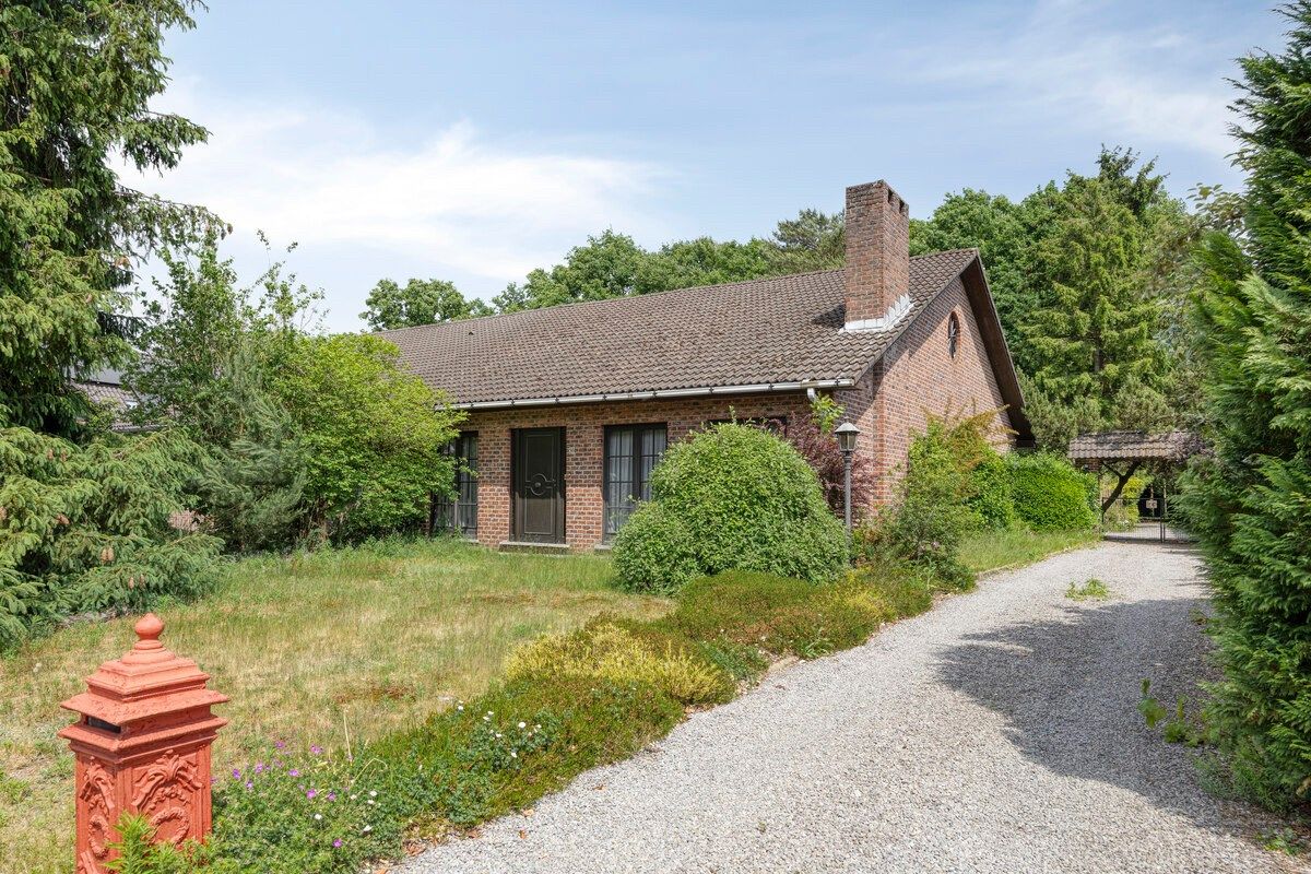 Ruime woning met 3 slaapkamers en grote tuin foto 2