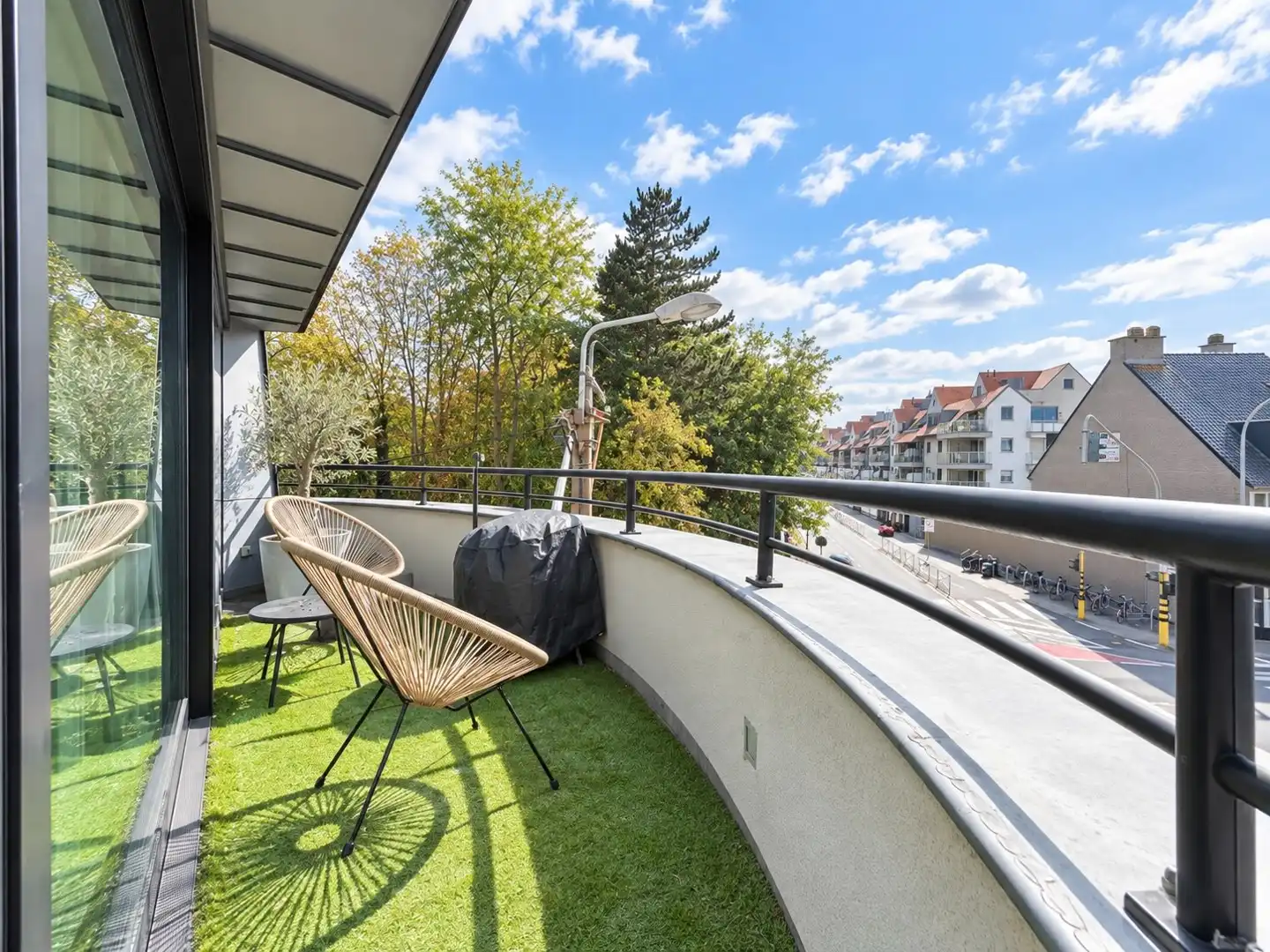 Ruim en lichtrijk 2slp-appartement met garage foto 7