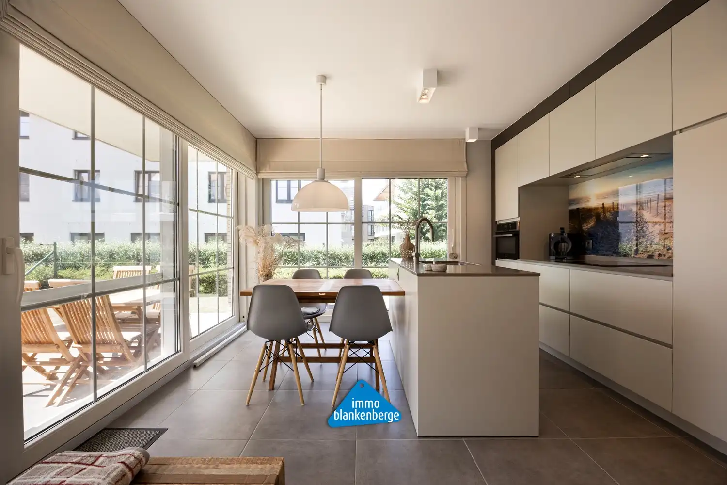 Luxe afgewerkt 2‑slaapkamerappartement met tuin in De Haan foto 6