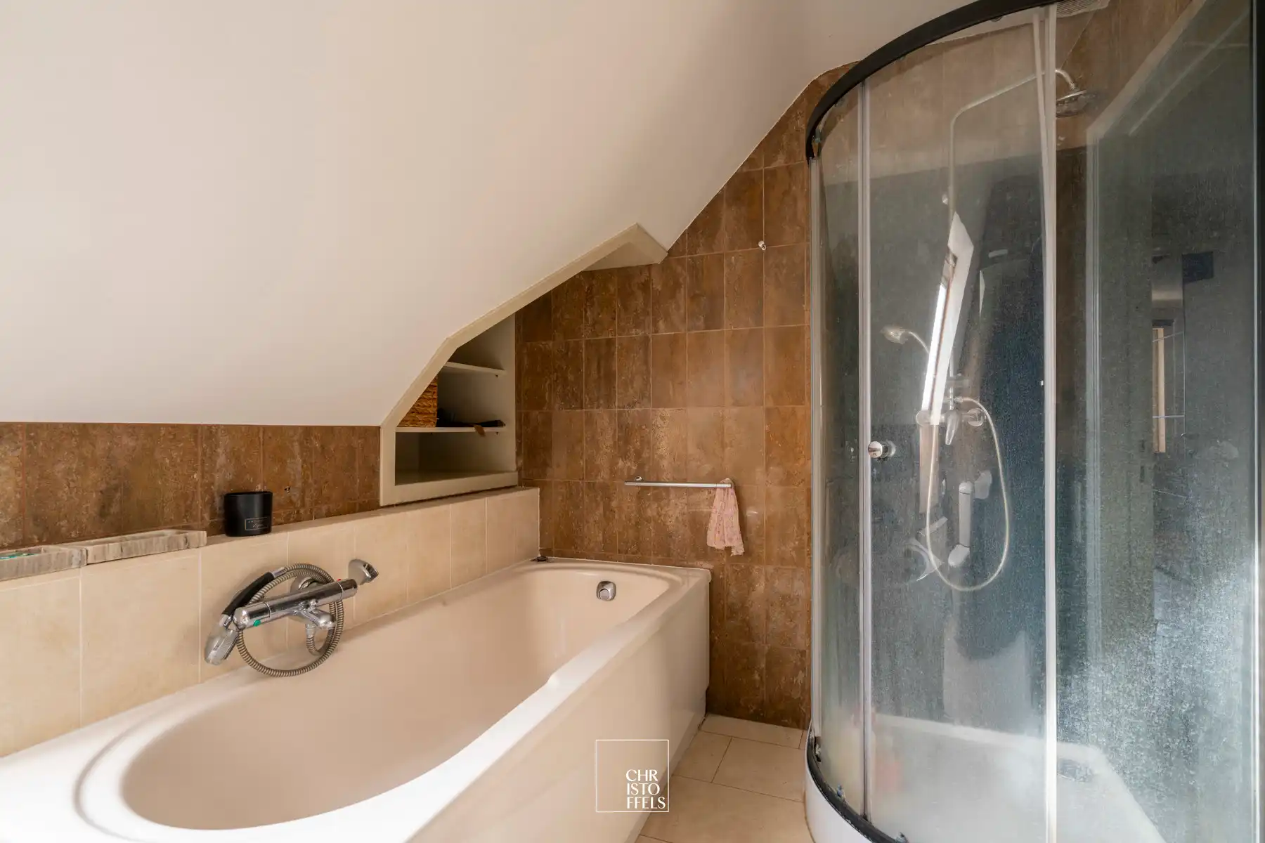 Ruim appartement (134m²) met 2 slaapkamers in Rekem foto 6