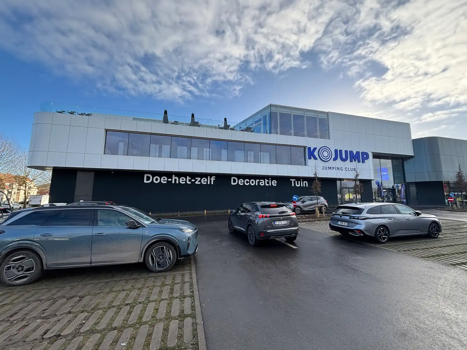 Commerciële unit te huur boven Brico – Oostakker Gent foto {{pictureIndex}}