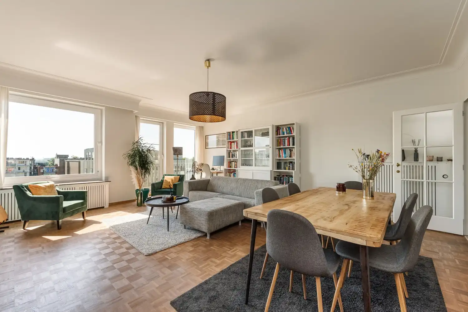 lichtrijk appartement met terras op de hoogste verdieping foto 3