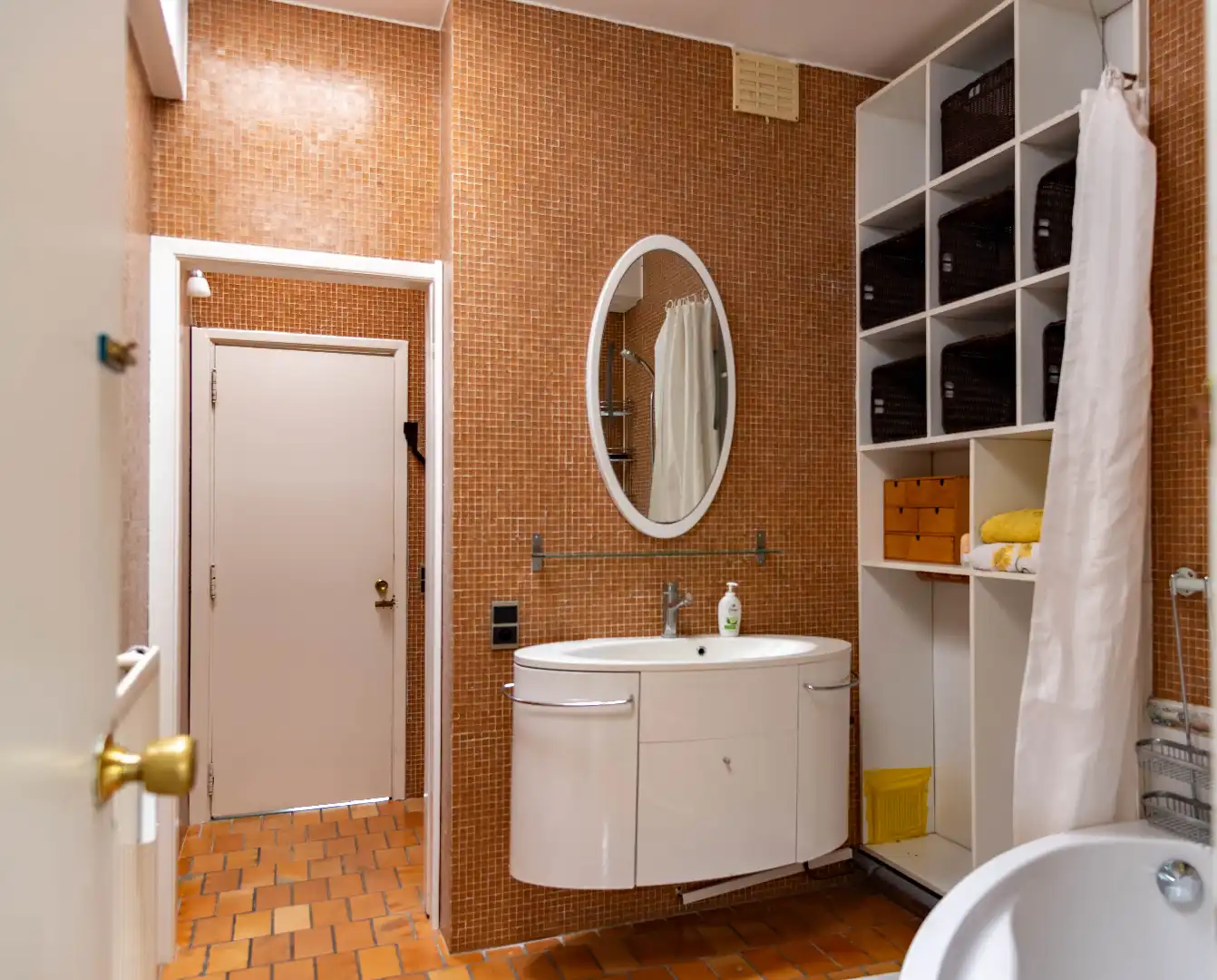 Gemeubeld 2-slaapkamerhoekappartement met groot terra foto 16