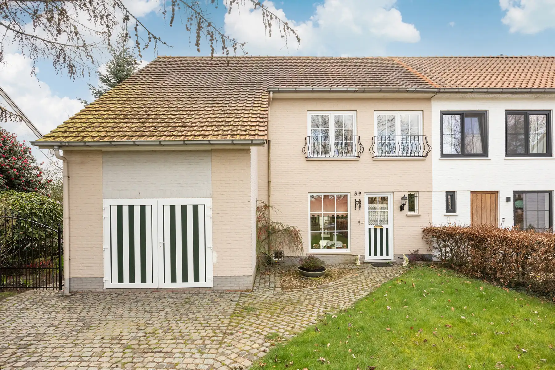 Half-open bebouwing met enorm potentieel, in gegeerde wijk van Brasschaat! foto 2