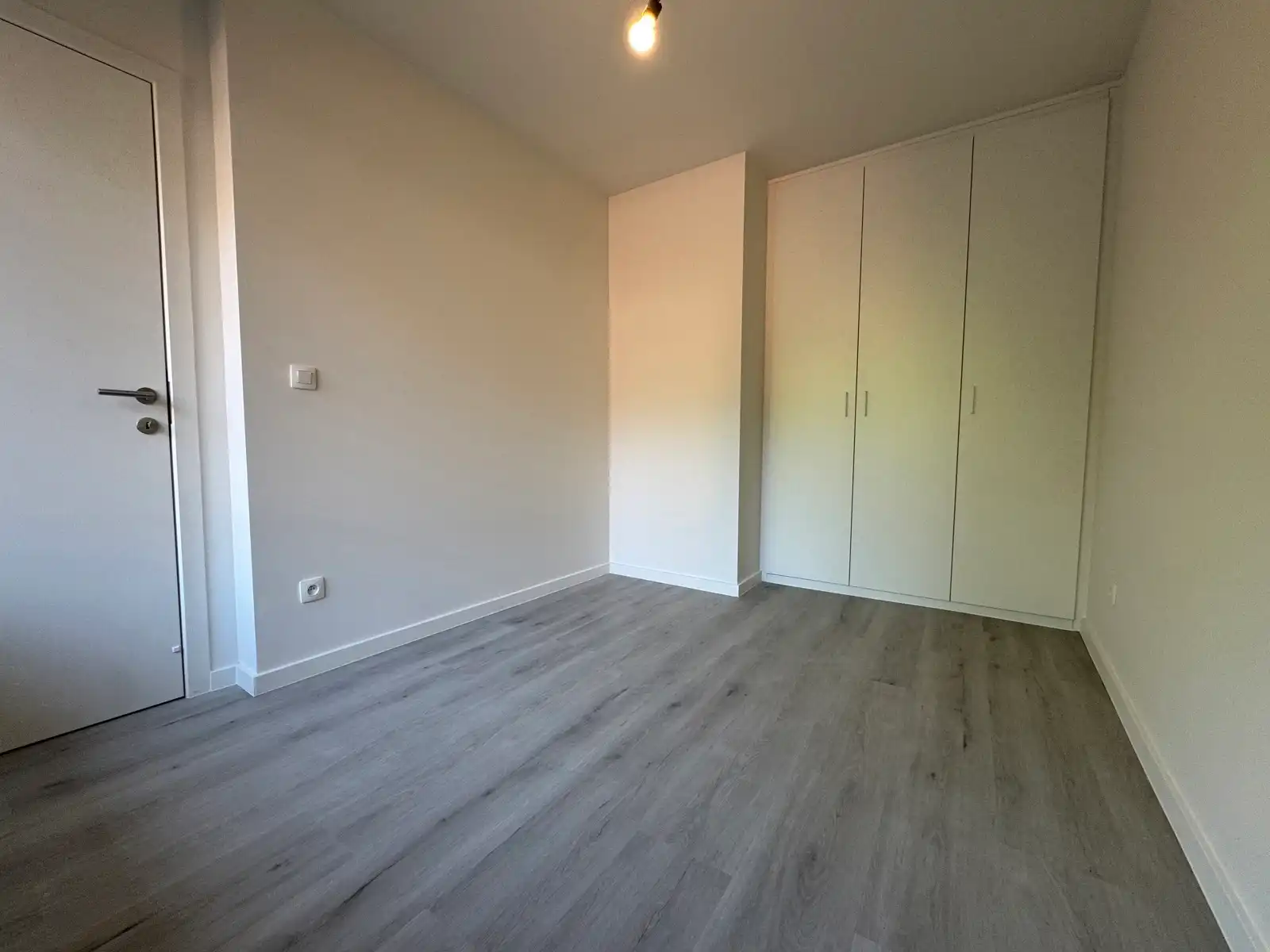 Vernieuwd appartement met 1 slaapkamer en terras foto 4
