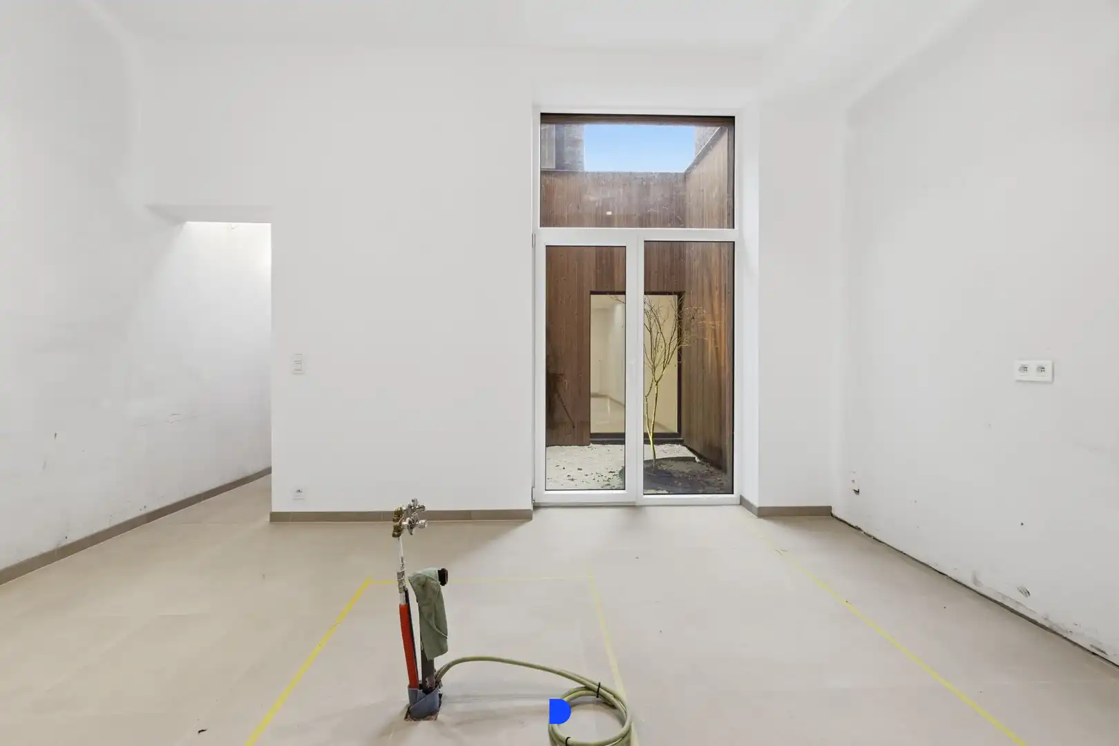 Stijlvol gerenoveerde woning met lichtrijke leefruimtes en tuin foto 6