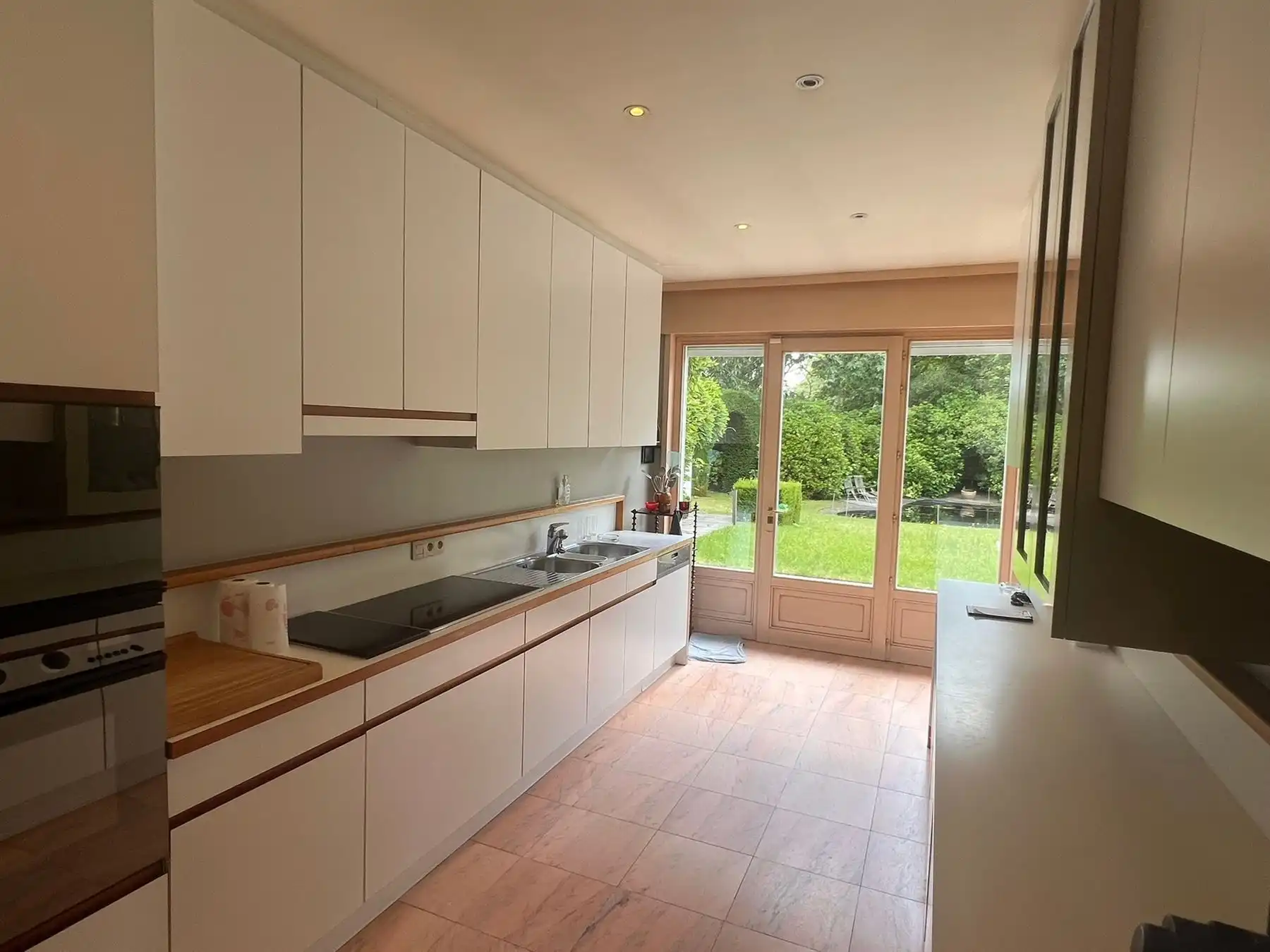 Karaktervolle villa met bijgebouwen foto 3