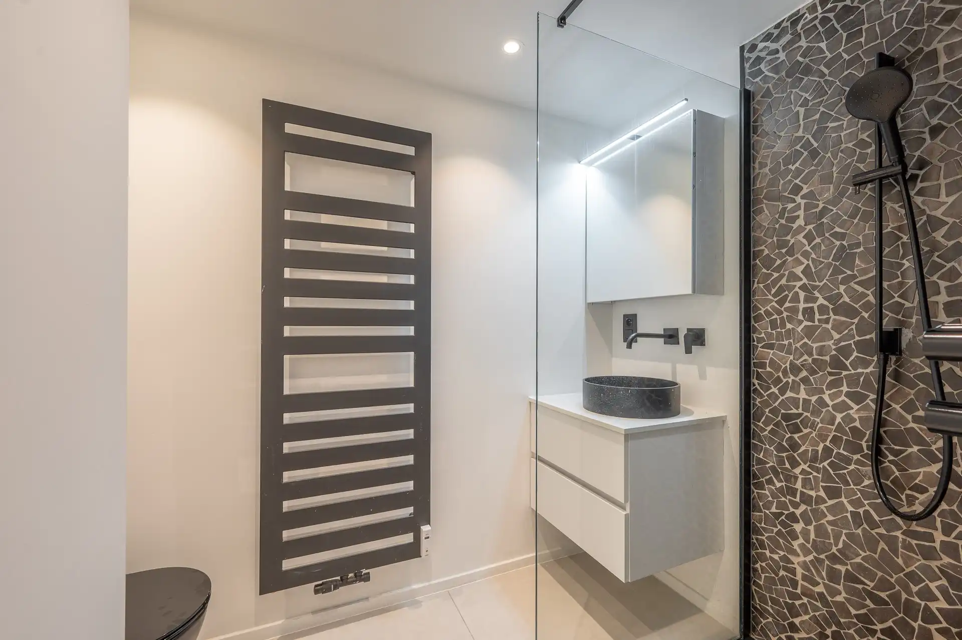 Ruim, gerenoveerd appartement met zonneterras en zijdelings zeezicht. foto 17