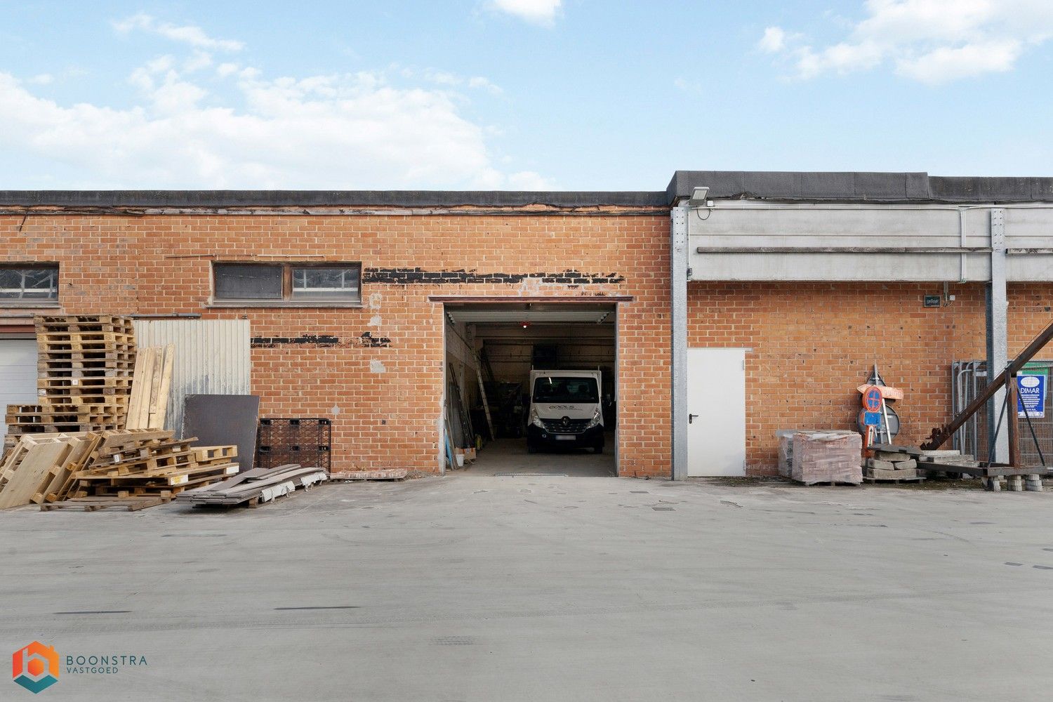Ruim magazijn van 204 m² foto {{pictureIndex}}