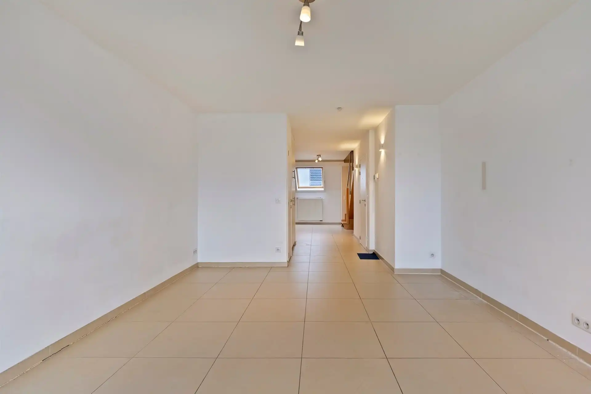 Lichtrijk duplexappartement met terras en 2 kamers foto 3