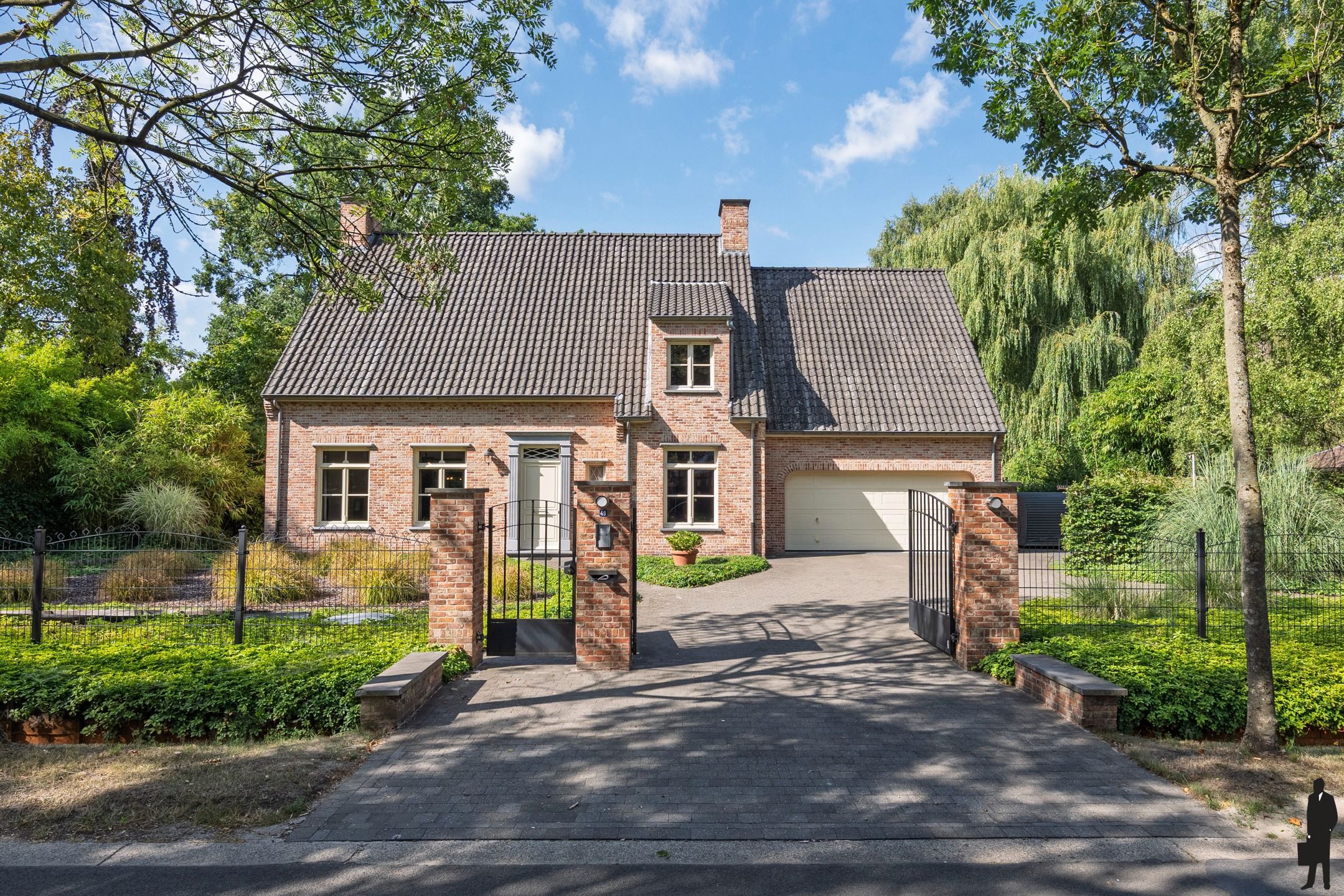 Ruime villa met aangelegde tuin foto 36