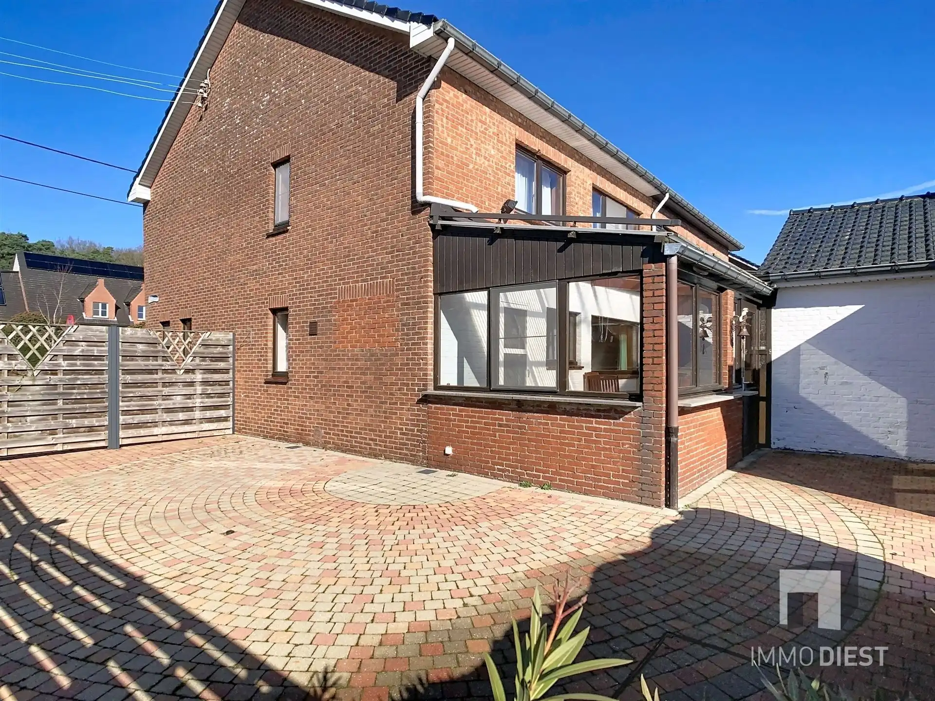 Woning met dubbele garage foto 25