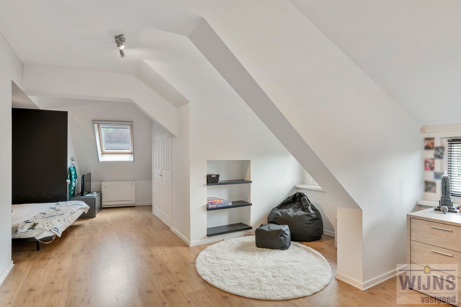 "OPENHUIS" op donderdag 26/06 van 18u tot 19u30!! Prachtige en ruime villa met mogelijk zes slaapkamers gelegen op een toplocatie. foto 40