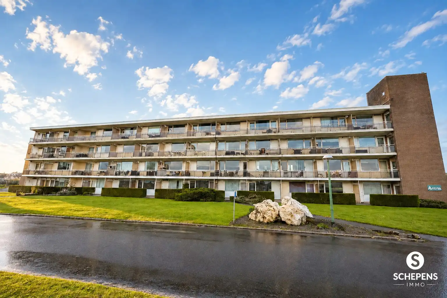 Hoofdfoto van de publicatie: Verzorgd 1-slaapkamerappartement in Park Atlantis – Vosseslag, De Haan.