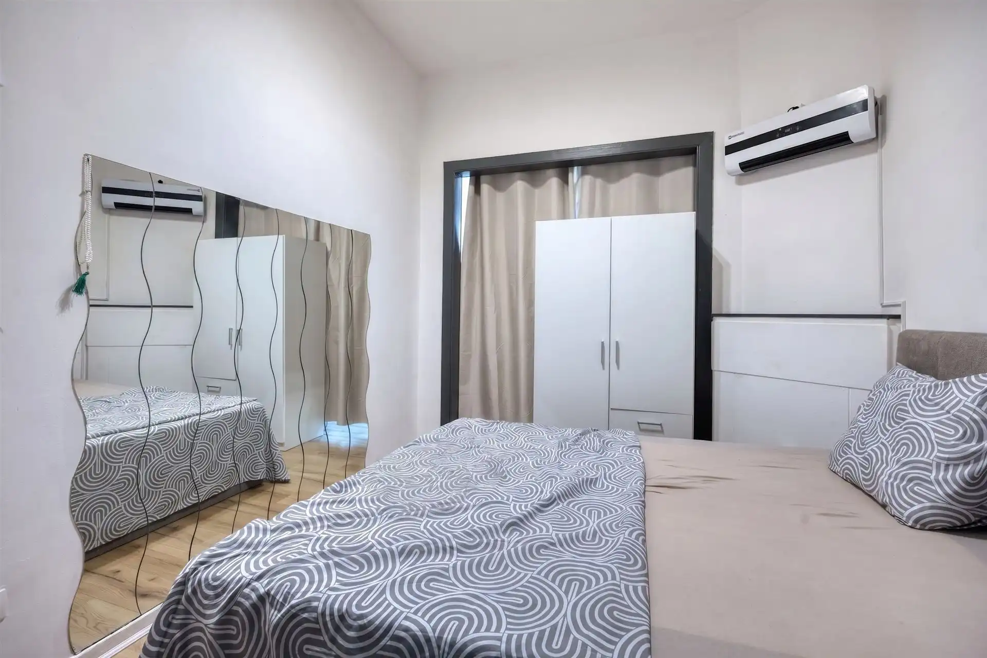 Ruime woning, momenteel ingericht als 4 studio's! foto 6
