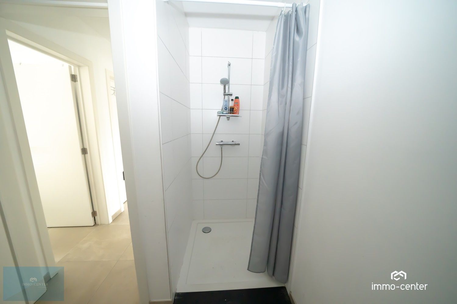 Instapklaar appartement met 2 slaapkamers, autostaanplaats, 2 terrassen in groene omgeving foto 11