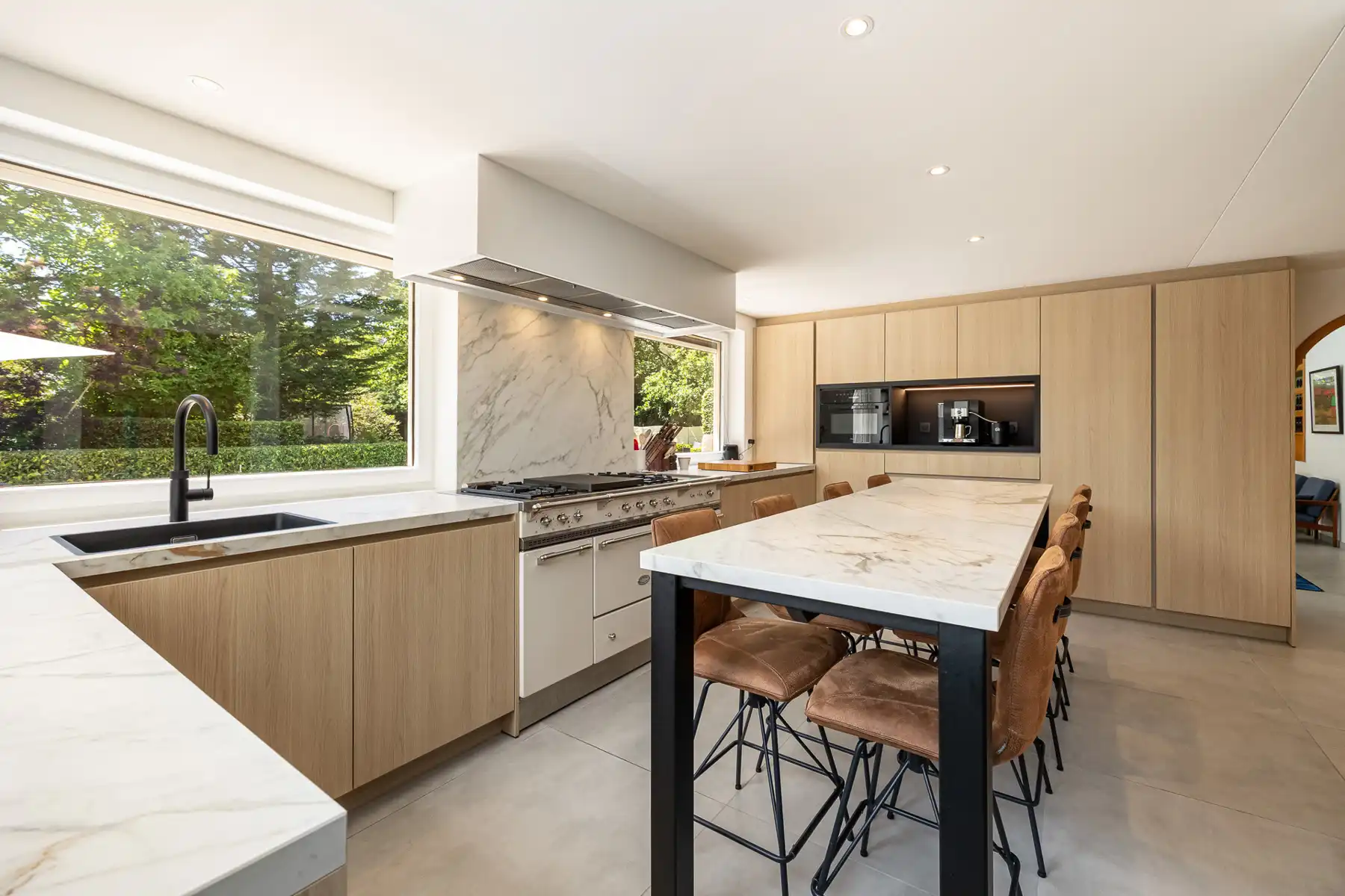 Gerenoveerde villa met 6 slpk, praktijk, zwembad op 1.867m² foto 10
