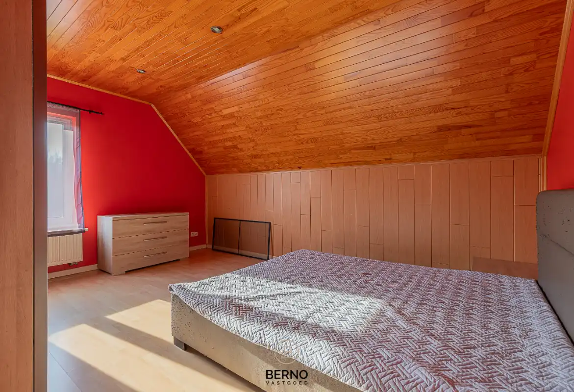 Ruime halfopen bebouwing met bijgebouw foto 17