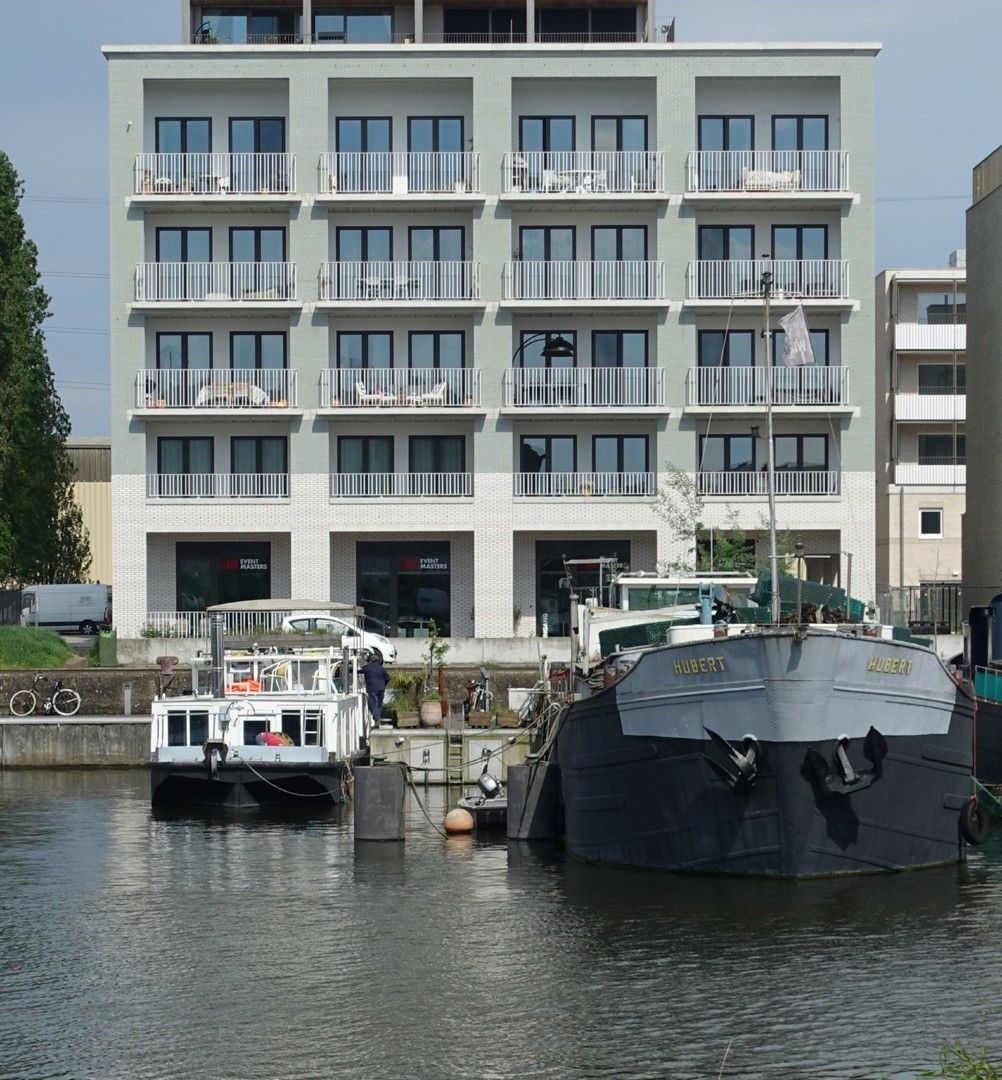 249 m² kantoorruimte in De Nieuwe Dokken foto {{pictureIndex}}