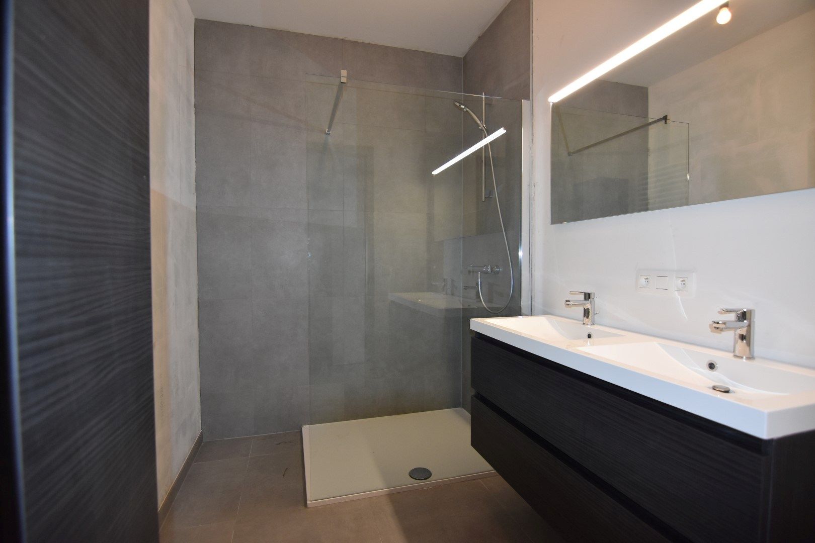 Lichtrijk 2-slpk appartement met ruim terras foto 11