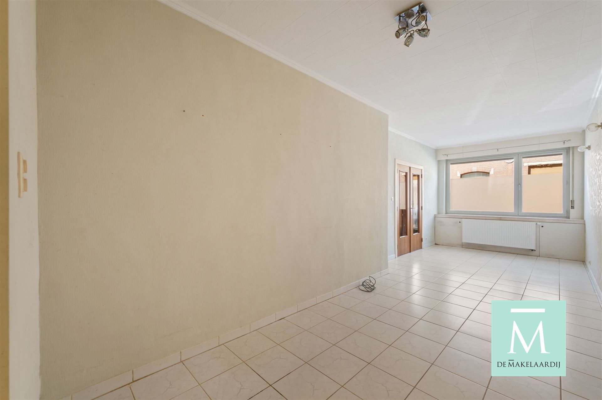 Leuke, op te frissen starterswoning met 3 slaapkamers en gezellig terrasje op toplocatie! foto 4