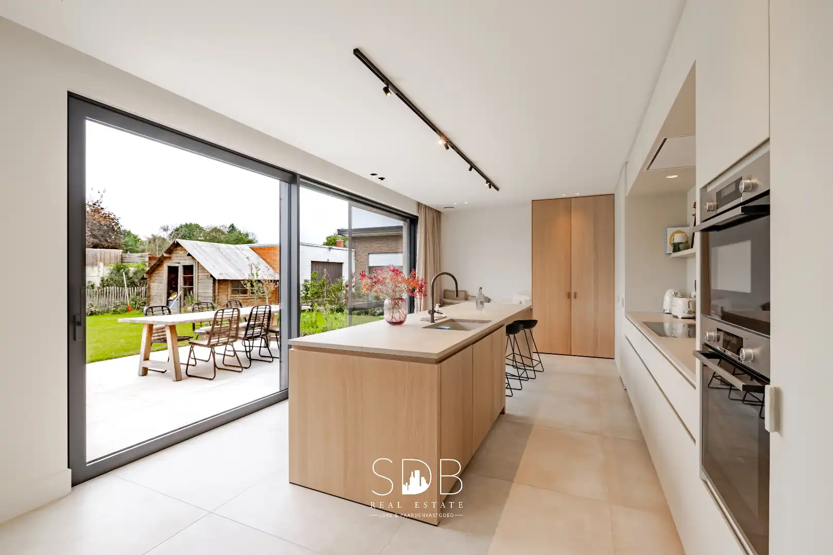 Landelijke villa met gezinstuin op 852m² foto 13