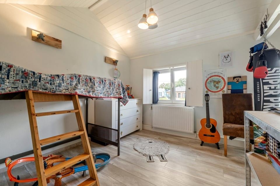 INSTAPKLARE WONING MET 4 SLAAPKAMERS EN 2 BADKAMERS OP EEN GOEDE LOCATIE foto 35