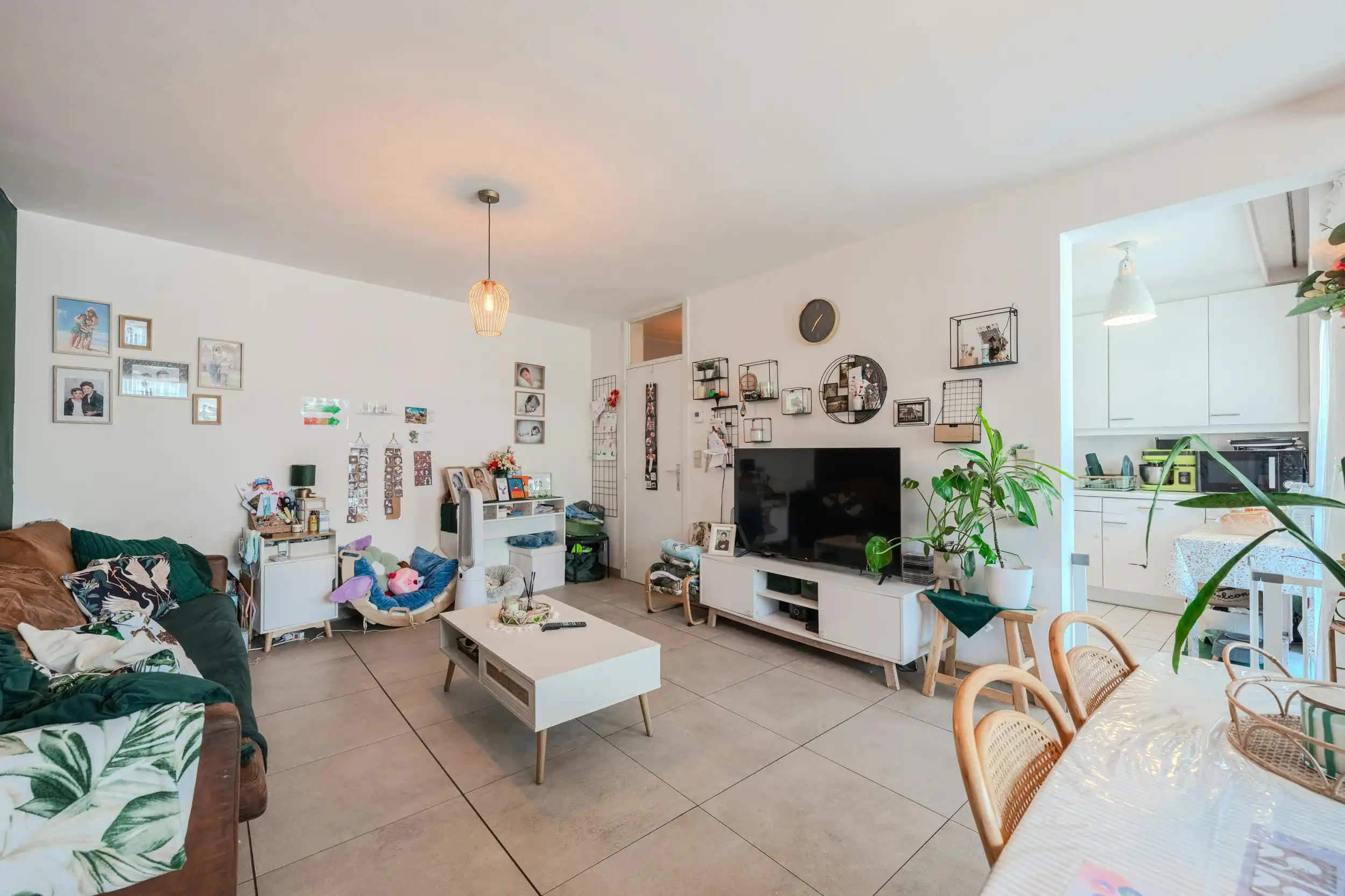 Lichtrijk twee-slaapkamerappartement met terras te Oostende foto 6