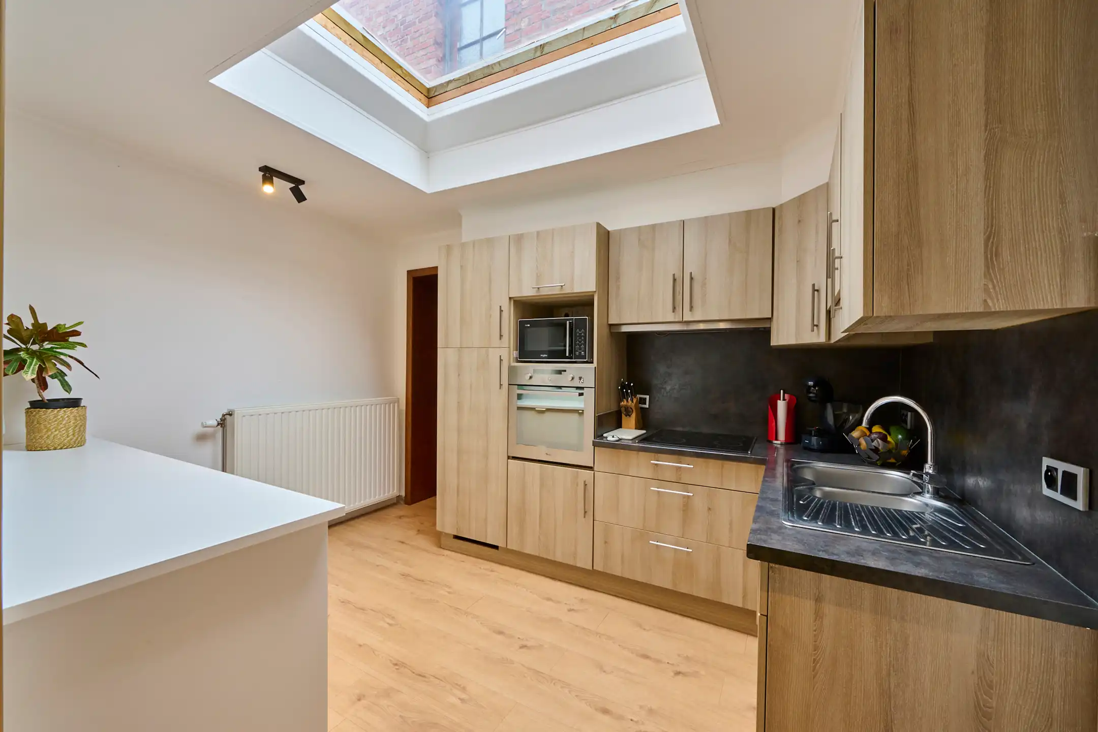 Gerenoveerde energiezuinige stadswoning + polyvalente ruimte foto 6