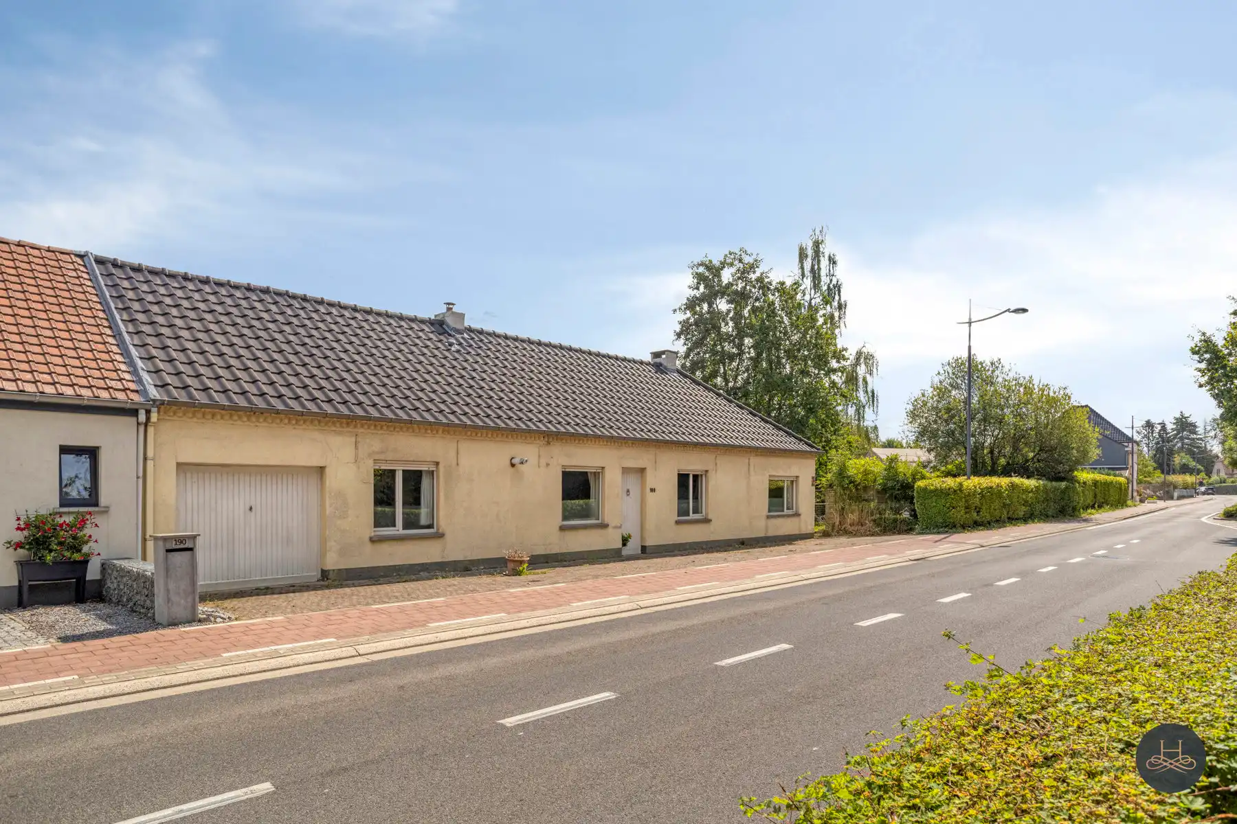 Landelijke laagbouw woning met mooie tuin foto 3