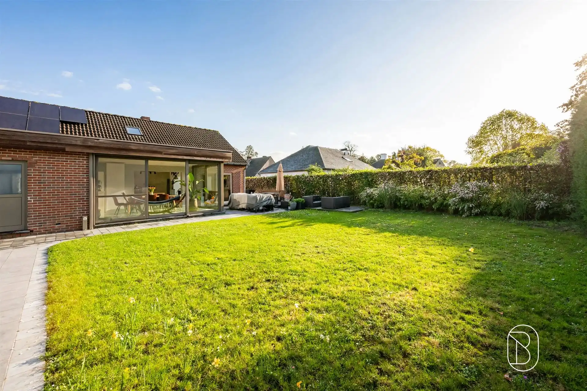 Ruime alleenstaande woning met 3 SLK, garage en mooie tuin foto 21