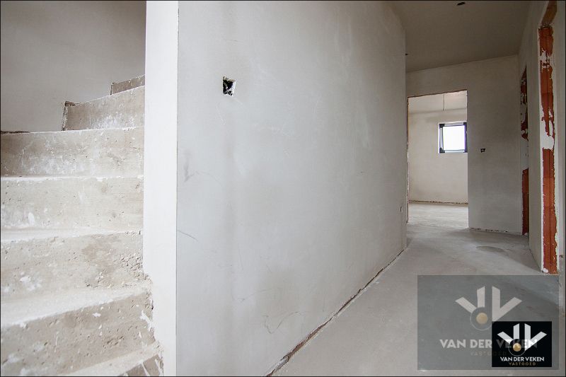 Volledig afgewerkte ruime, moderne nieuwbouwwoning met 3 ruime slaapkamers en een leefzolder van 66 m² (of 2 extra slaapkamers) op een zeer goed bereikbare locatie te Tuilt (Kuringen) foto 13