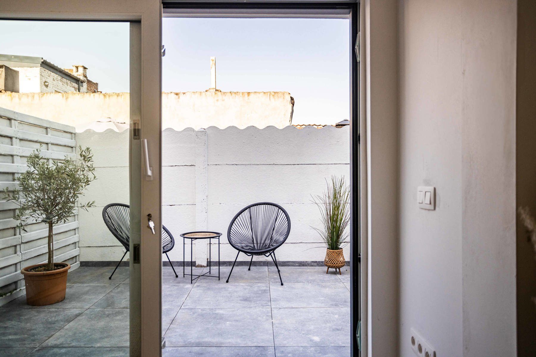 Instapklare, totaal gerenoveerde rijwoning met tuin foto 13