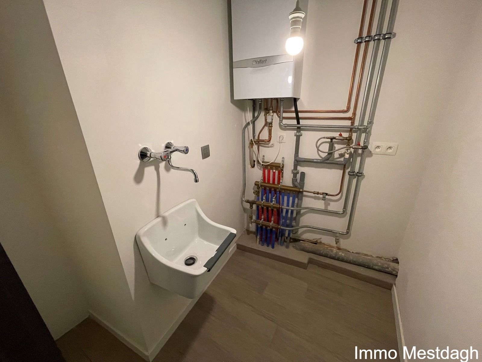 Duplex appartement op bovenste verdieping met terras & 3 slaapkamers in centrum Diest. foto 12