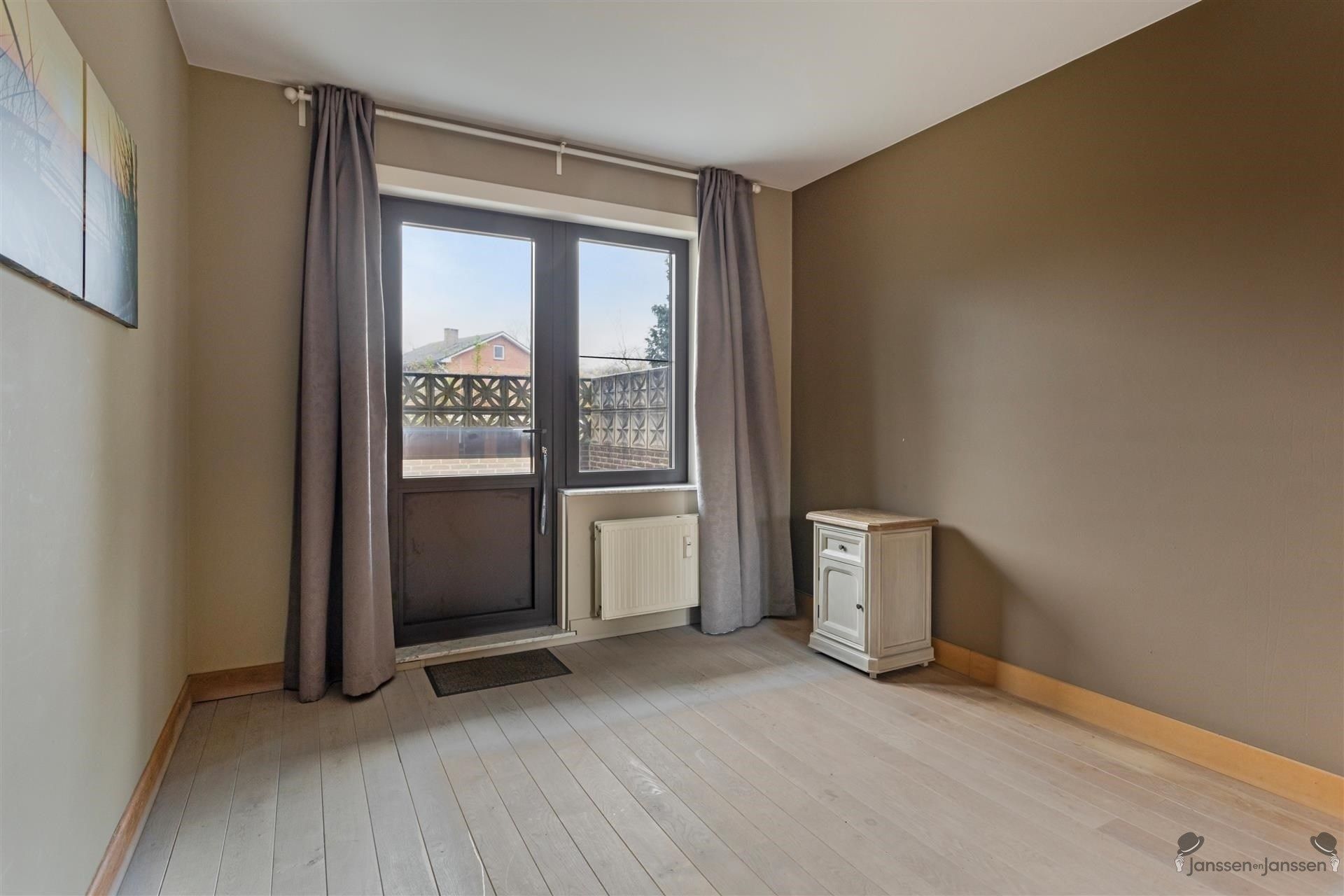 Uitzonderlijk ruim gelijkvloers appartement met 3slaapkamers foto 11
