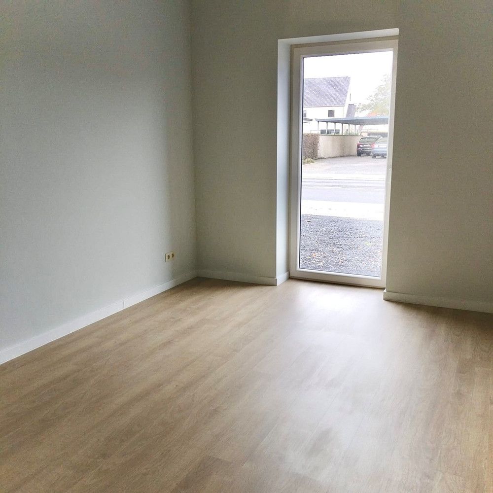 Modern gelijkvloers appartement met terras en tuintje in Opitter foto 12