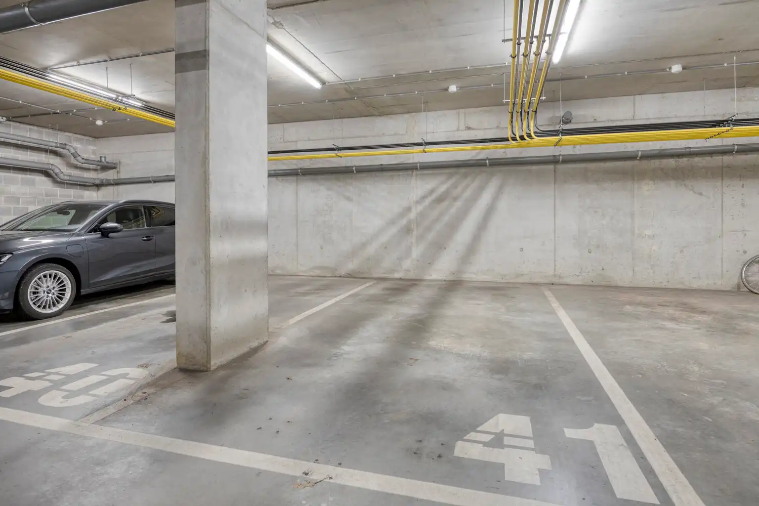 RECENT APPARTEMENT MET BERGING EN PARKEERPLAATS foto 24