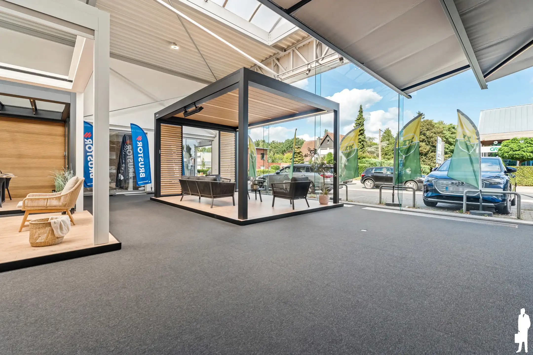 Winkelruimte / showroom te huur van ca. 240 m²  foto 2