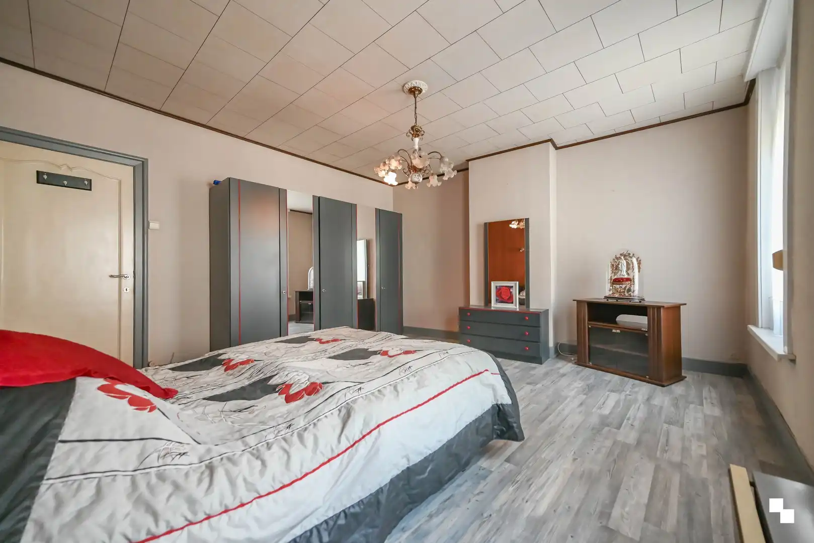 Centraal gelegen ééngezinswoning met vier slaapkamers te Izegem foto 14