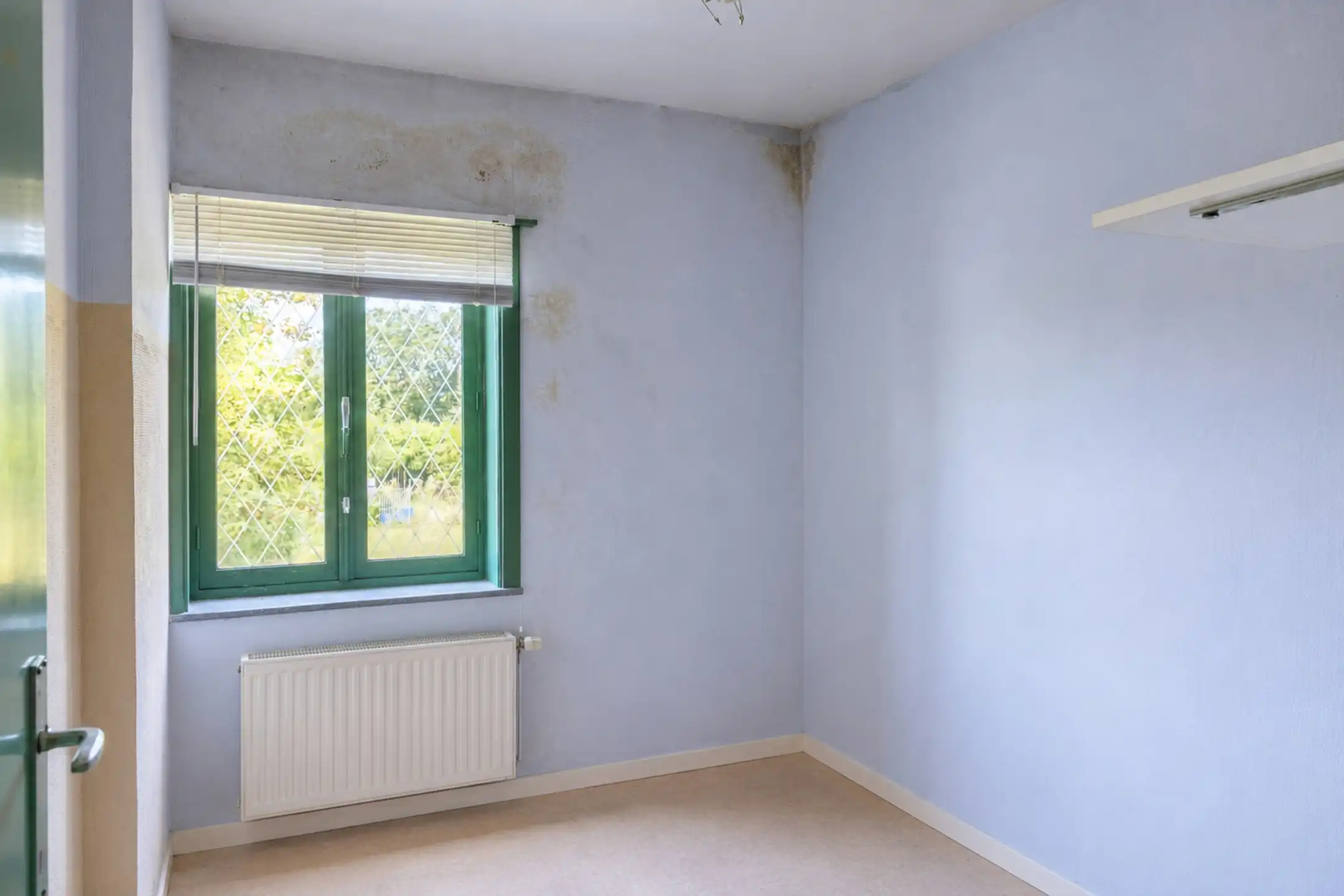 Te renoveren gesloten bebouwing met garage, ruime tuin en groenzicht in Oppuurs foto 14