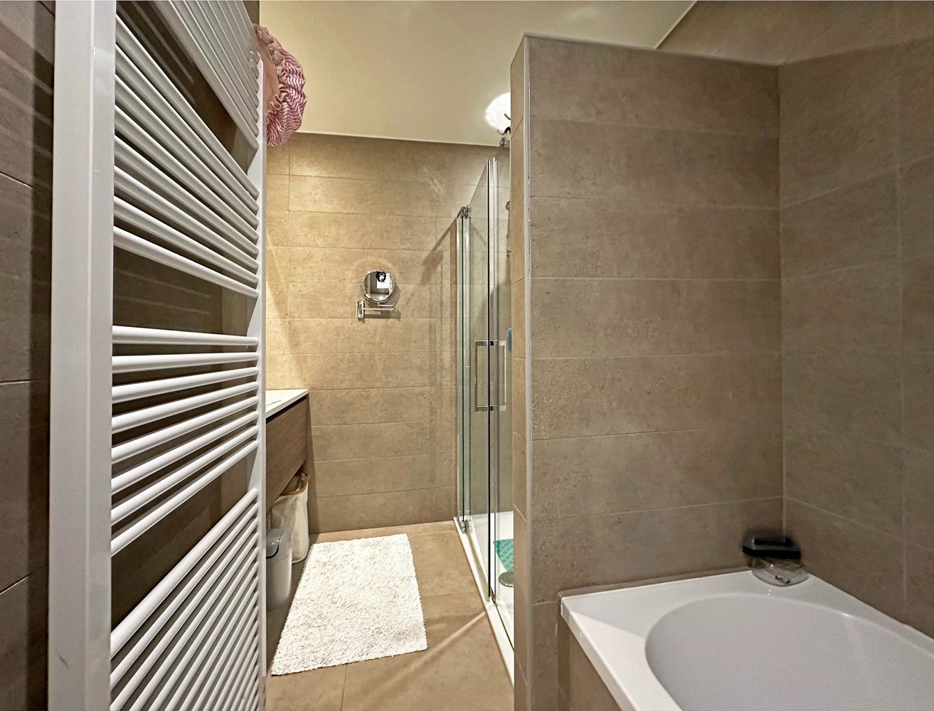 Luxueus appartement op een rustige centrumlocatie te 's Gravenwezel. foto 9