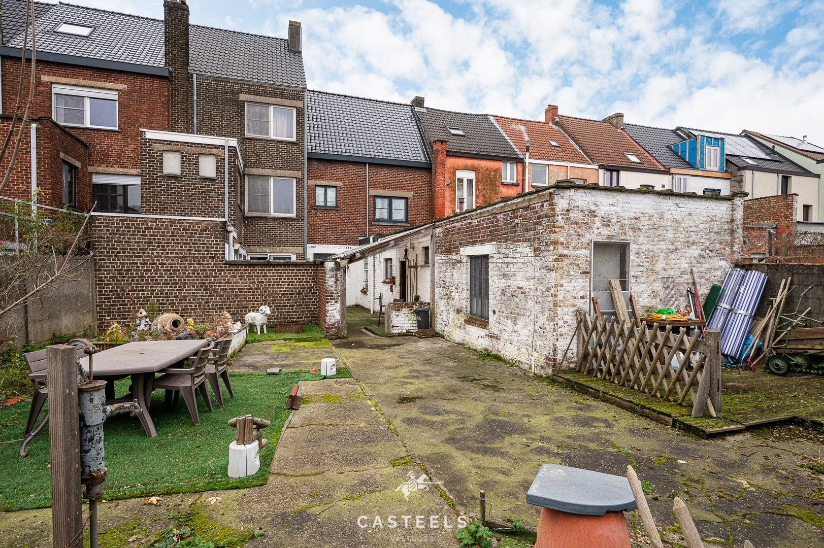 Te renoveren woning met tuin/koer op goede locatie te koop foto 18