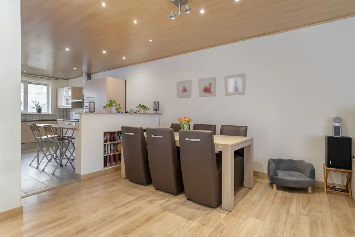 Instapklaar huis met 3 slaapkamers in centrum Assebroek  foto 3