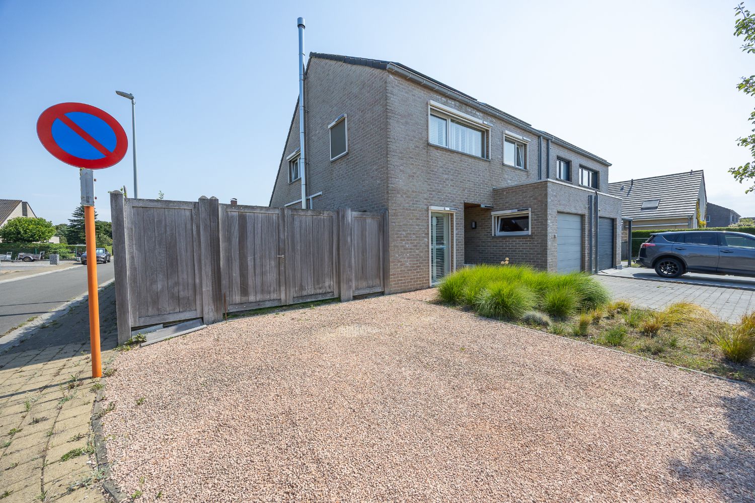Ruime recente halfopen woning te koop in Bredene-Dorp foto 3