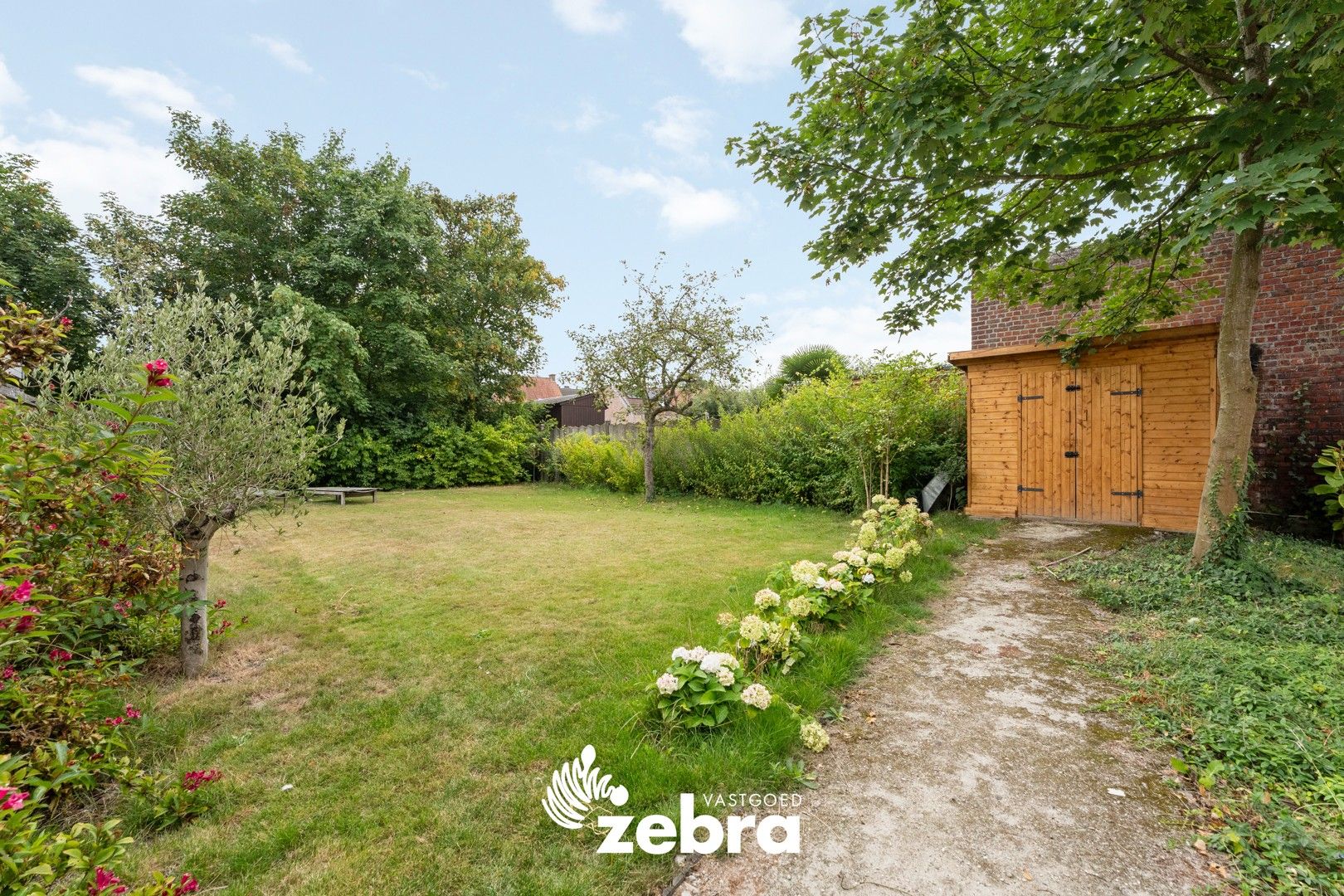 Ruime gerenoveerde woning met 3 slaapkamers en prachtige tuin te Ledegem! foto 28