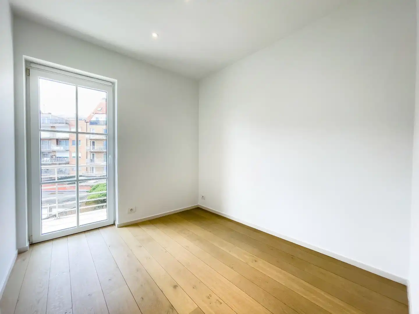 Recent appartement met OPEN ZICHT, zeer goed gelegen in een rustige straat vlakbij het Driehoeksplein. foto 14