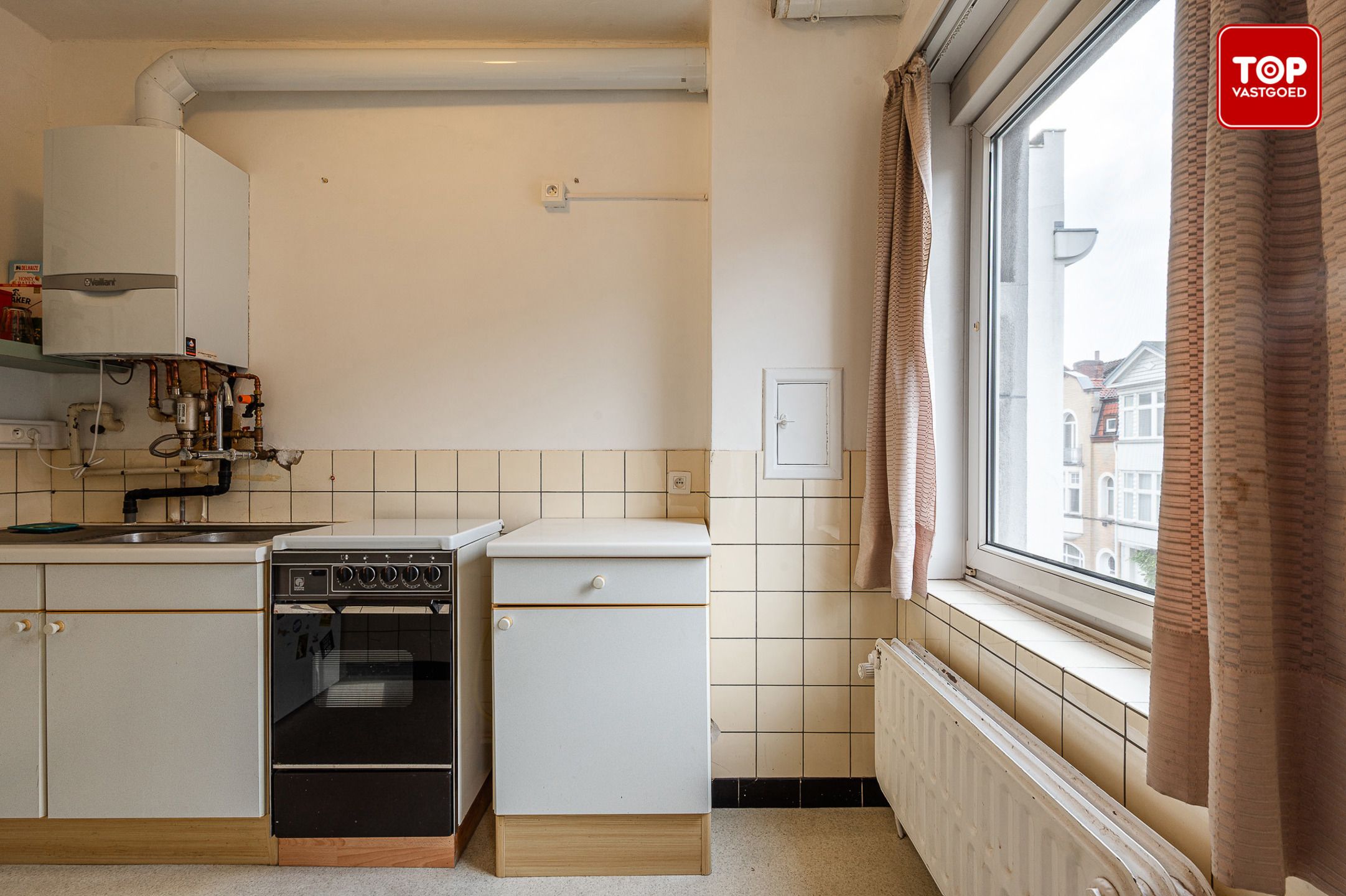 Op te frissen tweeslaapkamerappartement nabij de Stationsbuurt Gent-Sint-Pieters. foto 7